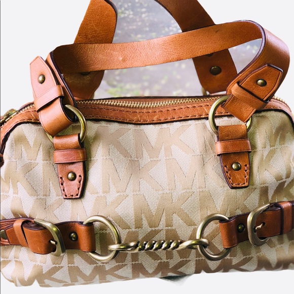 Michael Kors vintage small leather signature purse - Picture 6 of 11